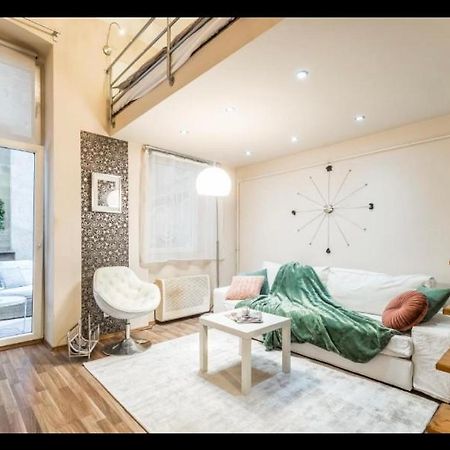 Center Studio With Sauna And Patio Apartment Budapest Bagian luar foto